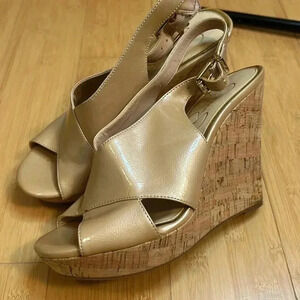 Jessica Simpson Shiny Taupe Faux Leather Colavita Cork Wedges size 7